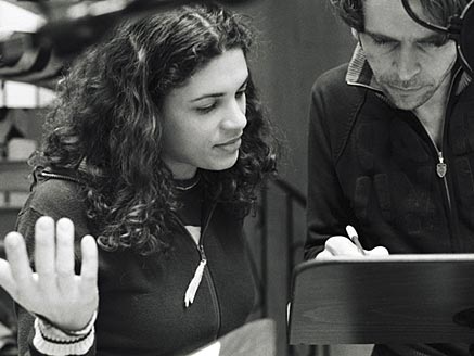 Isabelle Redfern und Tonio Arango in Wash and Kill