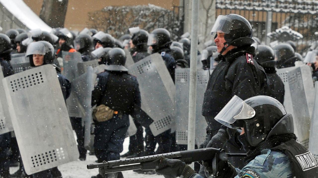 Polizei im Kampf gegen Demonstranten in Kiew