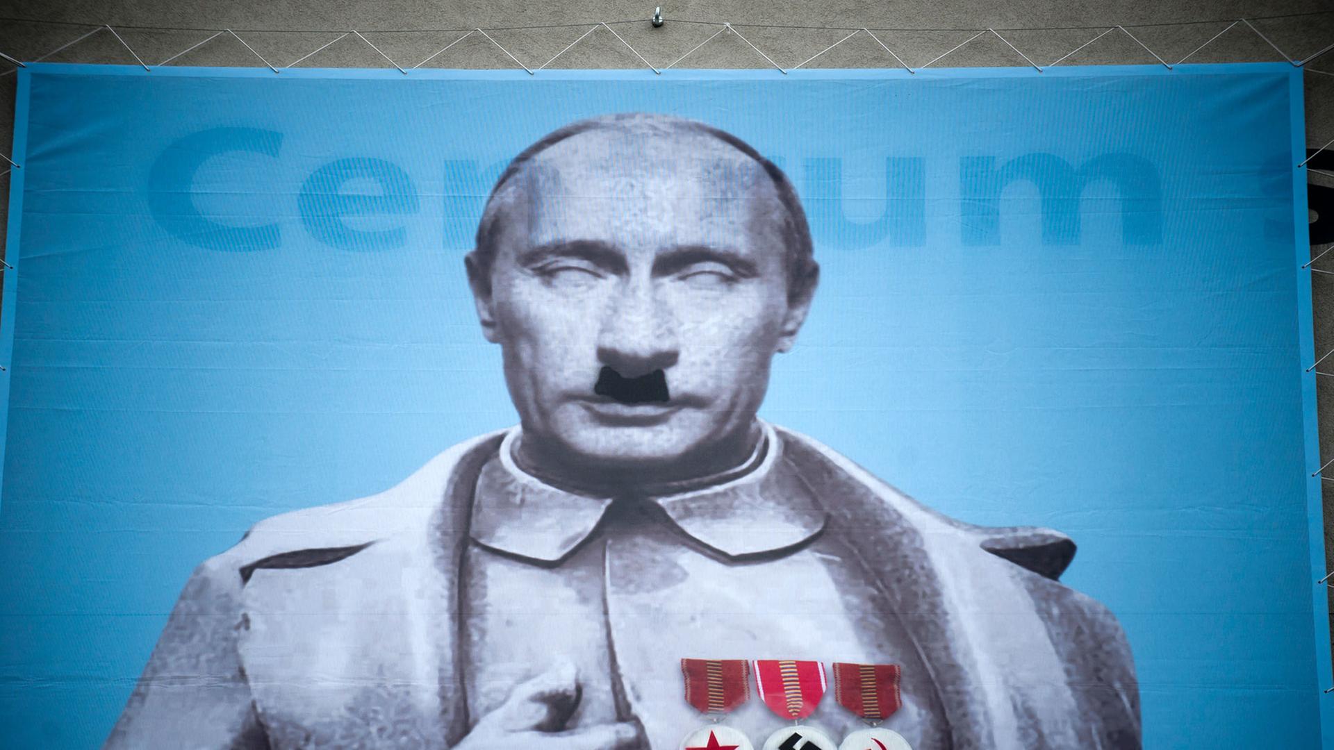 Eine Hitler-Karikatur vom russischen Präsidenten Putin auf einer Hauswand in Prag