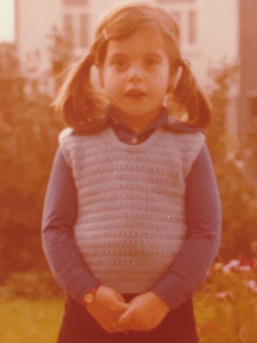 Eine Aufnahme aus den 1970er Jahren: Annedore Bauer, die Autorin des Hörspiels "Die Unantastbaren", als Kind in einer Kleinstadt der BRD.