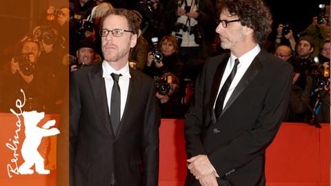 Die Regisseure Ethan Coen (l) und Joel Coen (re) vor der Premiere ihres Films "Hail, Caesar!"