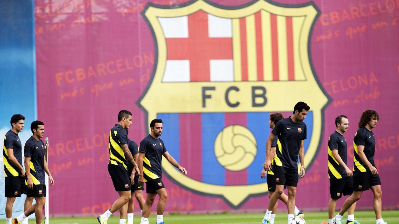 epa04150698 (FILES) A file picture dated 17 September 2013 shows players of FC Barcelona during a training session in Barcelona, Spain. Barcelona were banned from signing new players for two transfer windows on 02 April 2014 by the ruling football body FI
