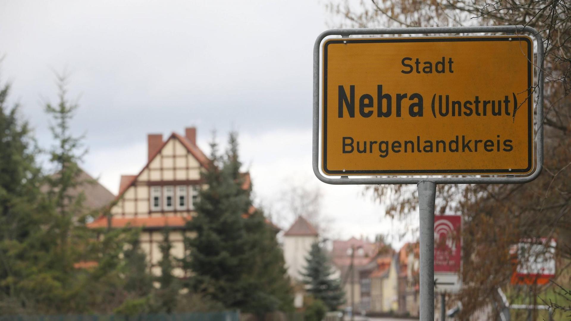 Das Ortsschild von Nebra in Sachsen-Anhalt.