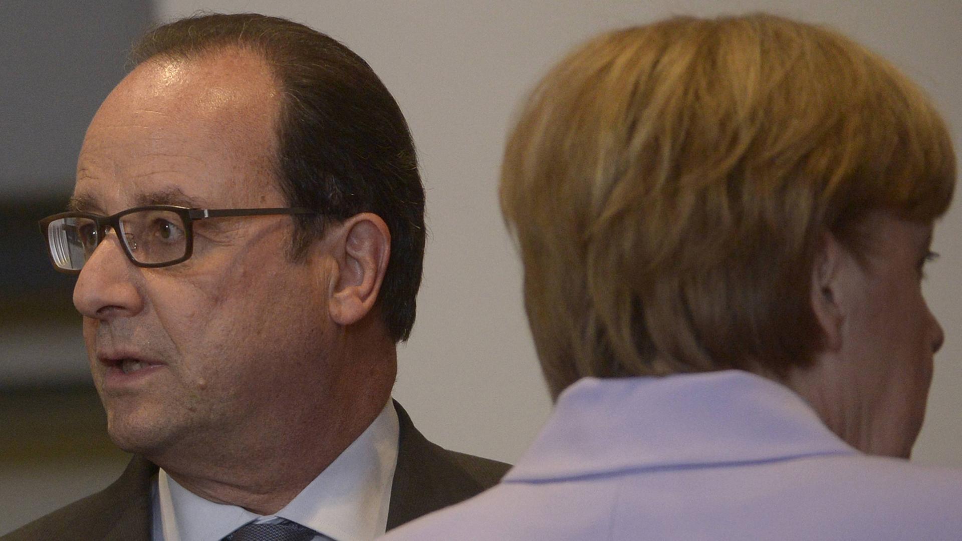 Frankreichs Präsident Francois Hollande und Bundeskanzlerin Angela Merkel - voneinander abgewandt