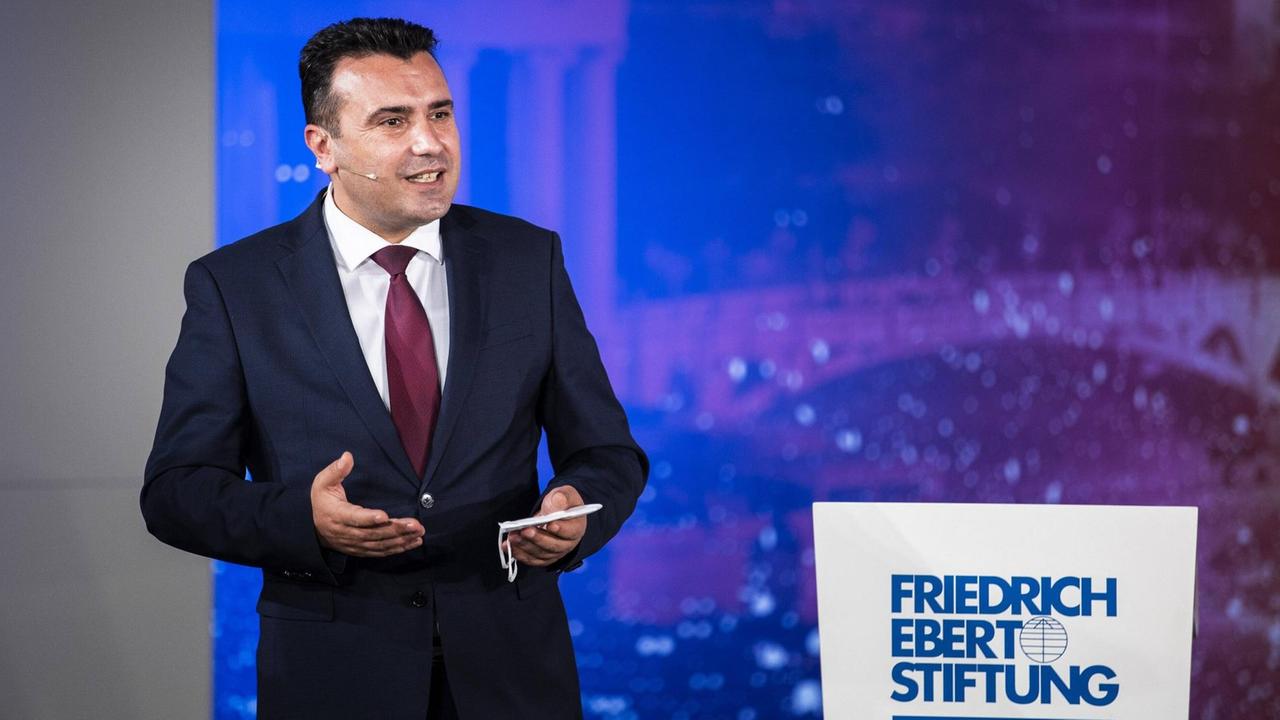 Zoran Zaev, Ministerpräsident von Nordmazedonien, bei der Verleihung des Menschenrechtspreises 2020 der Friedrich-Ebert-Stiftung in Berlin am 16.11.2020