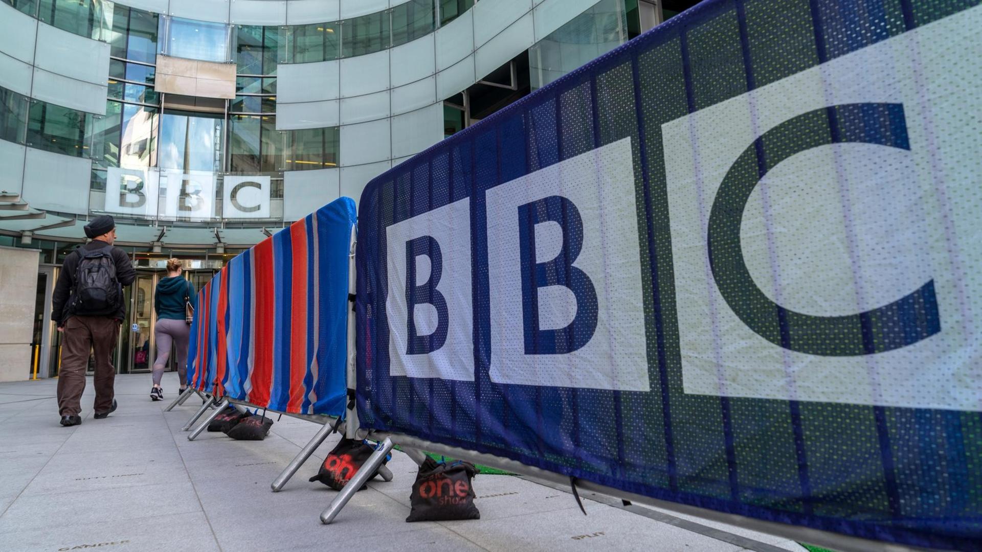 Das Broadcasting House in London ist seit 2013 der Hauptsitz der British Broadcasting Corporation (BBC)