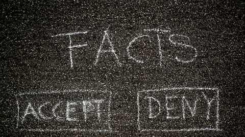 Mit Kreide auf den Boden gemalt: Facts accept deny.