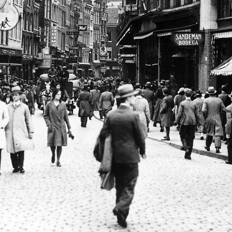 Die Kalverstraat in Amsterdam um 1933