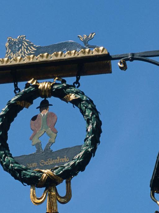 Der sechseckige Stern auf dem Schild des Wirtshauses ''Zum Schlenkerla'' in Bamberg
