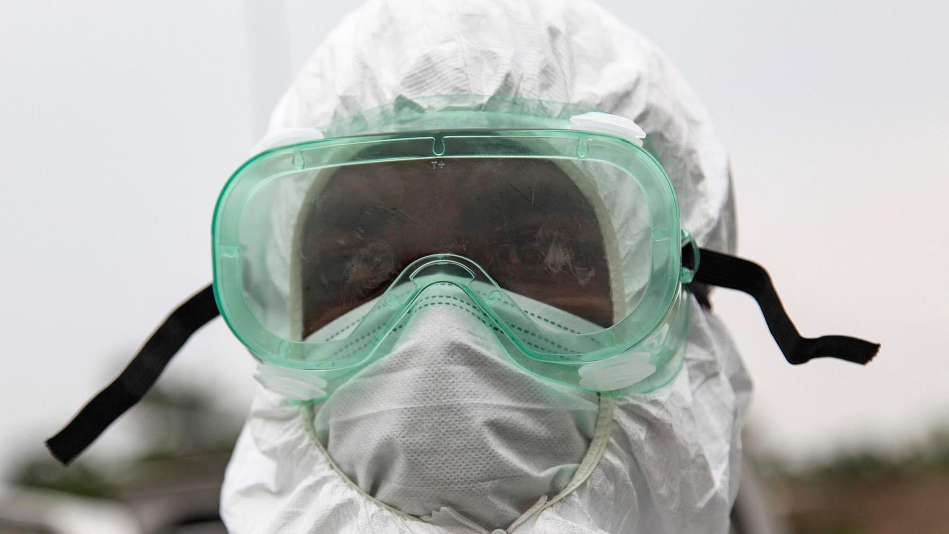 Eine Krankenschwester in Monrovia, Liberia. Das westafrikanische Land verschärfte angesichts der Ebola-Epidemie den Ausnahmezustand.