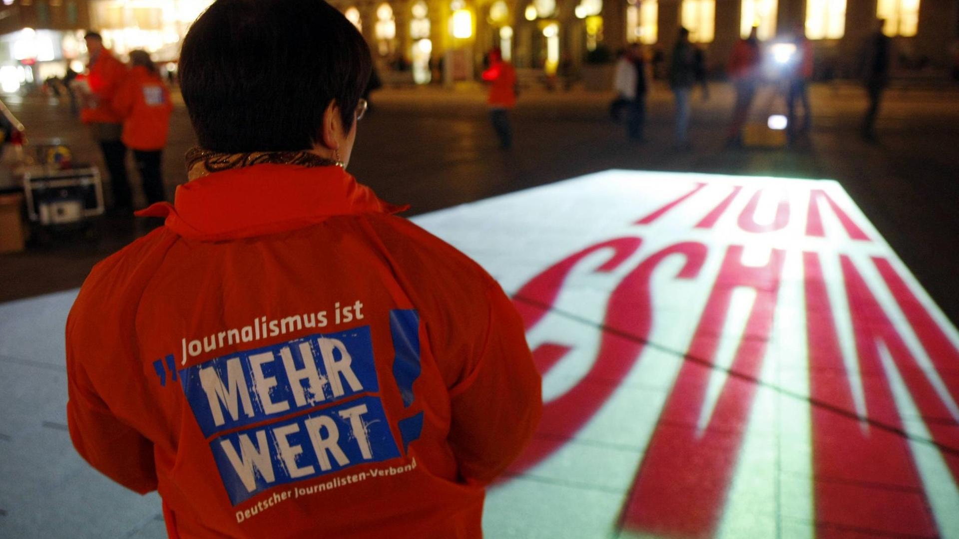Erfurt, 24.02.2014: Auf dem Erfurter Anger startet der Deutsche Journalistenverband eine Aktion gegen die tariflosen Zustände in zahlreichen Zeitungsverlagen.