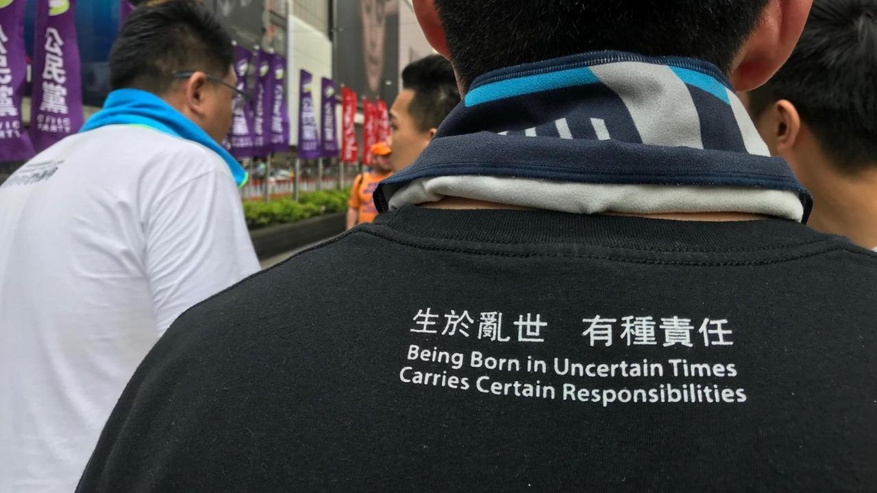 Die Teilnehmer der Protestaktion gegen Festland-China in Hongkong. 