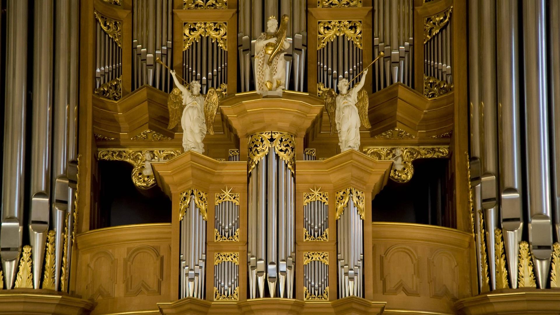 Blick auf den Prospekt der Schnitger Orgel der Hauptkirche St. Jacobi in Hamburg