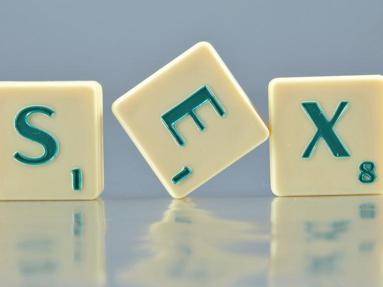 Buchstabensteine mit dem Wort "Sex"