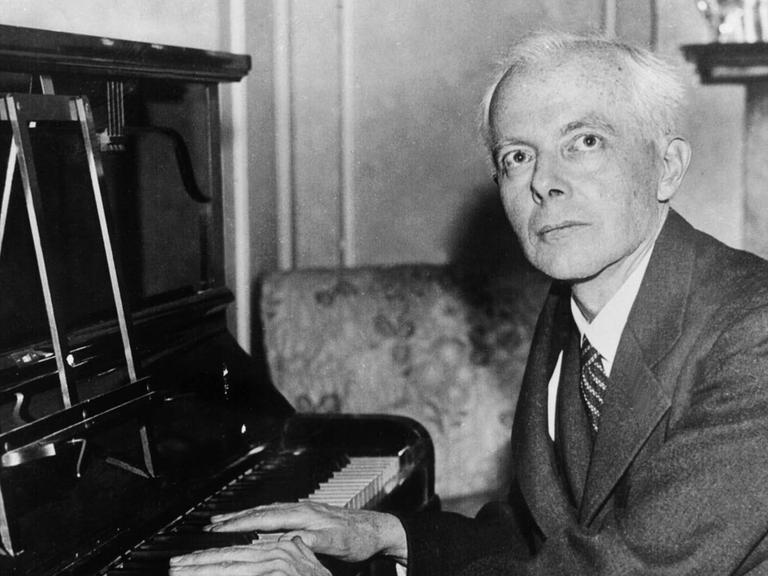 Der ungarische Komponist und Pianist Béla Bartók, aufgenommen in New York am Klavier in einer undatierten Aufnahme.