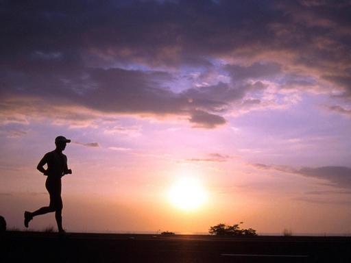 Die Einsamkeit des Langstreckenläufers: Der Ironman Hawaii besticht in puncto Anspruch und Schönheit.