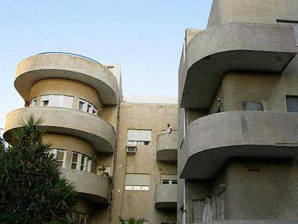 Ein Gebäude im Bauhaus-Stil in Tel Aviv