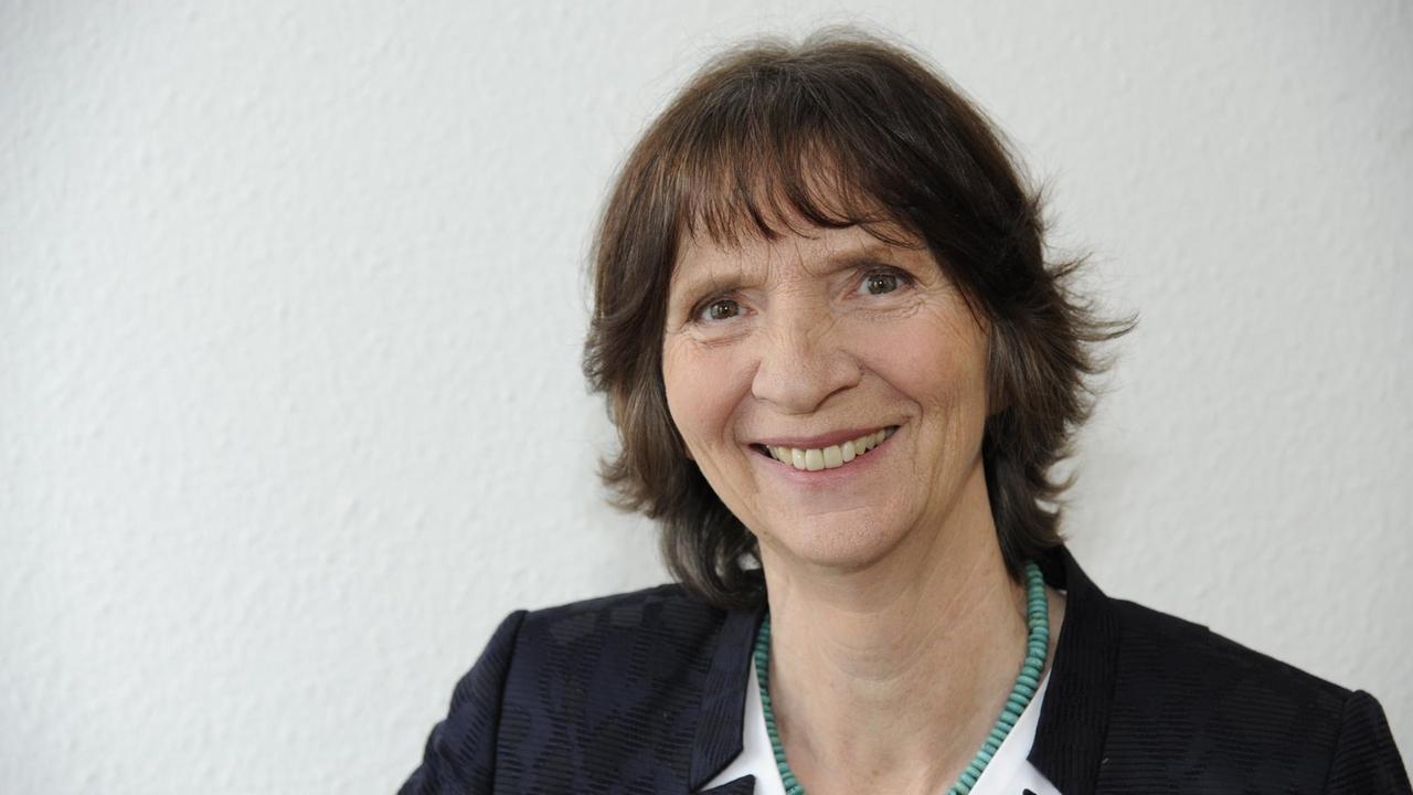 Die Konstanzer Literatur- und Kulturwissenschaftlerin Aleida Assmann, aufgenommen am 25.01.2015 in Köln.