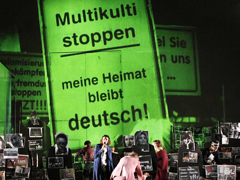 Szene aus "Fear" an der Berliner Schaubühne