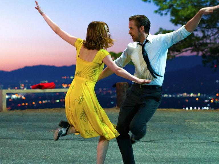 Die frisch gekürten Oscar-Gewinner Emma Stone und Ryan Gosling tanzen in "La la land".