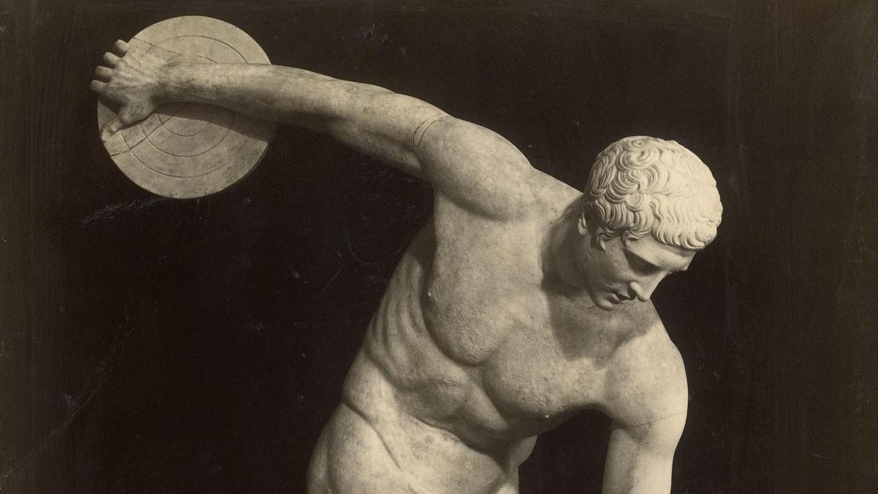 Eine griechische Statue im Vatikan:Myron, ein Diskuswerfer. 5. Jh.v.Chr. Um 450 v.Chr. Marmor. Römische Kopie nach Bronzestandbild des Myron. Rom, Vatikanische Museen.
