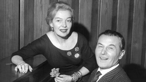 Die Schauspielerin und Sängerin Martha Eggerth und ihr Ehemann, der berühmte polnische Tenor Jan Kiepura, geben im Januar 1960 ein Konzert in Berlin