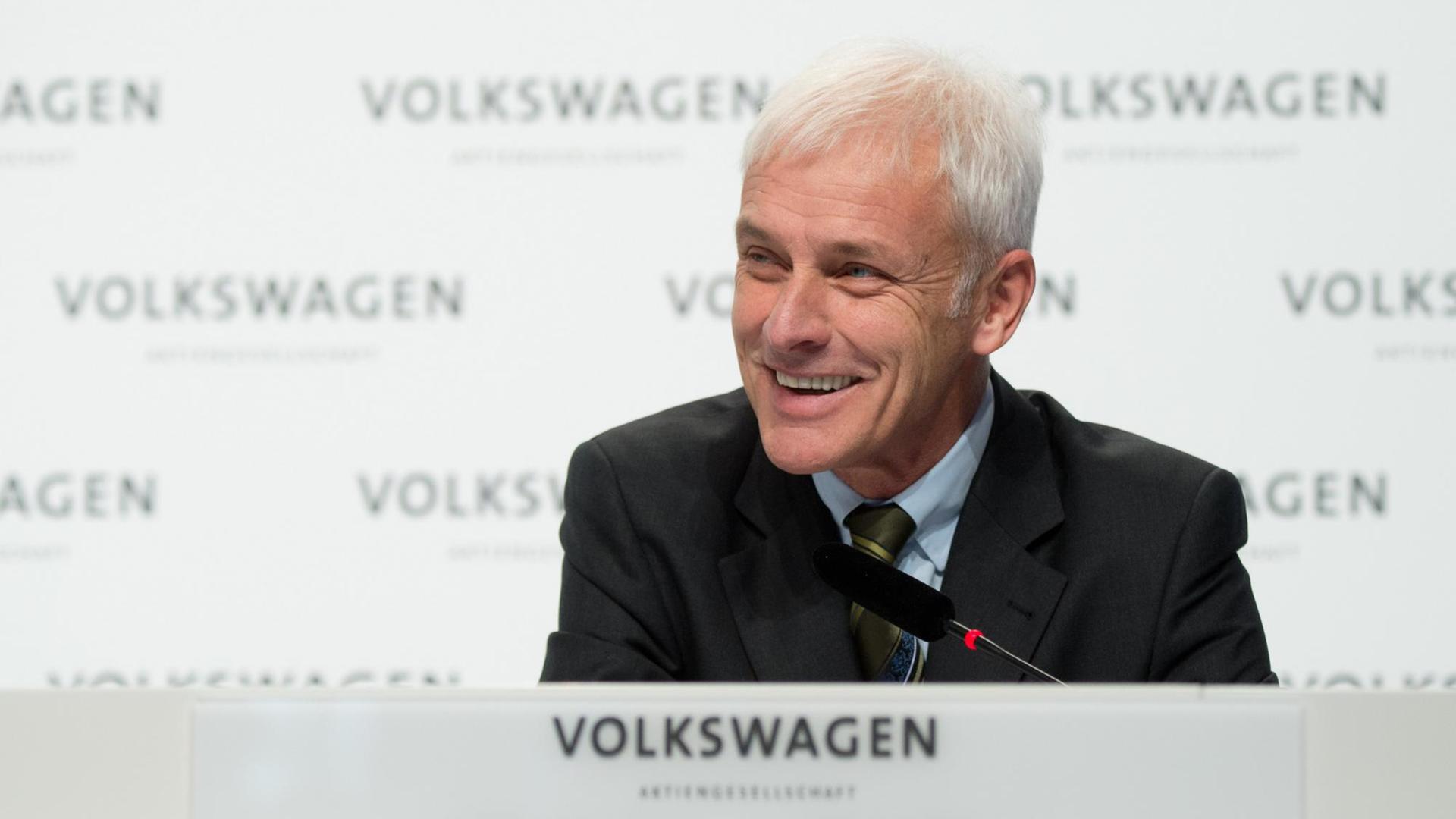 Matthias Müller, Vorstandsvorsitzender der Volkswagen AG, am 10.12.2015 bei einer Pressekonferenz von Volkswagen in Wolfsburg.