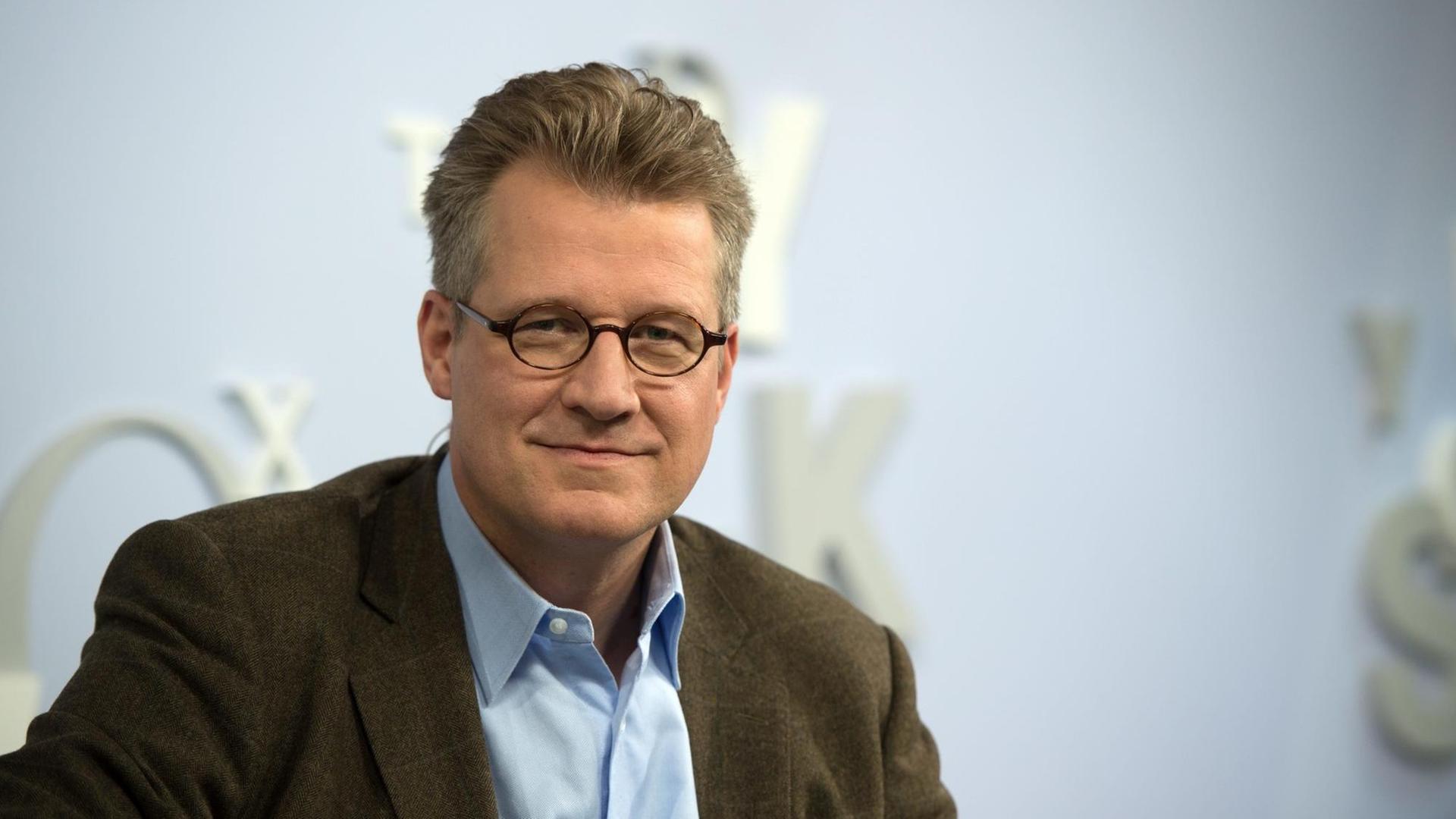 Der Historiker Philipp Blom aufgenommen im Oktober 2016, auf der 68. Frankfurter Buchmesse, in Frankfurt/Main (Hessen).