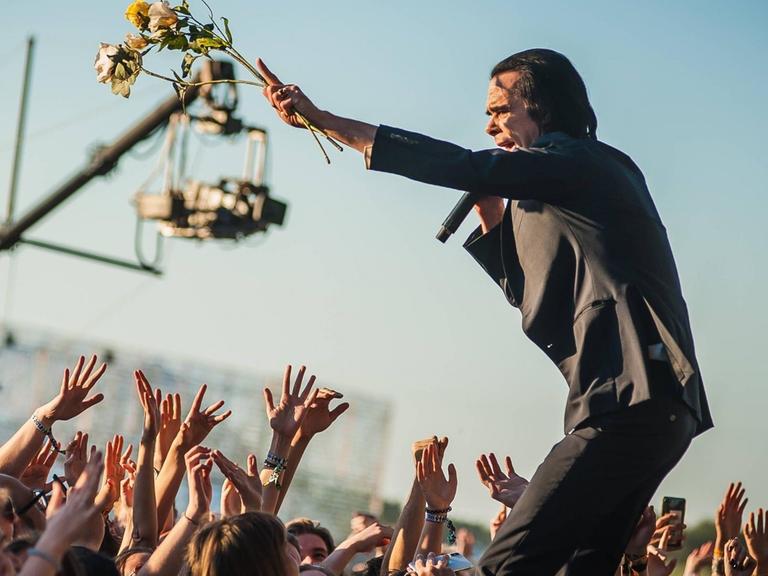 Nick Cave & The Bad Seeds 2018 bei einem Open-Air Konzert in Polen.
