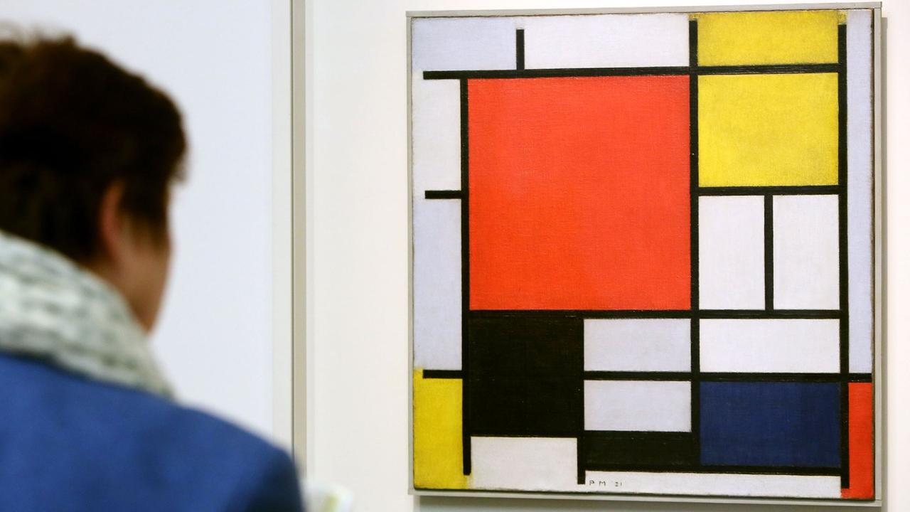 Das Bild "Komposition mit Linien und Farben III" von Piet Mondrian hängt am 30.01.2014 im Museum Bucerius Kunst Forum in Hamburg in der Ausstellung "Mondrian. Farbe". Die Ausstellung ist vom 01.02.2014 bis zum 11.05.2014 für Besucher geöffnet. 