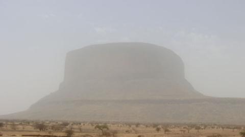 Verkehrsgünstig gelegen: Malis höchster Berg ist knapp 3 Stunden von Sevare entfernt.