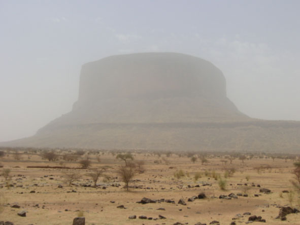 Verkehrsgünstig gelegen: Malis höchster Berg ist knapp 3 Stunden von Sevare entfernt.