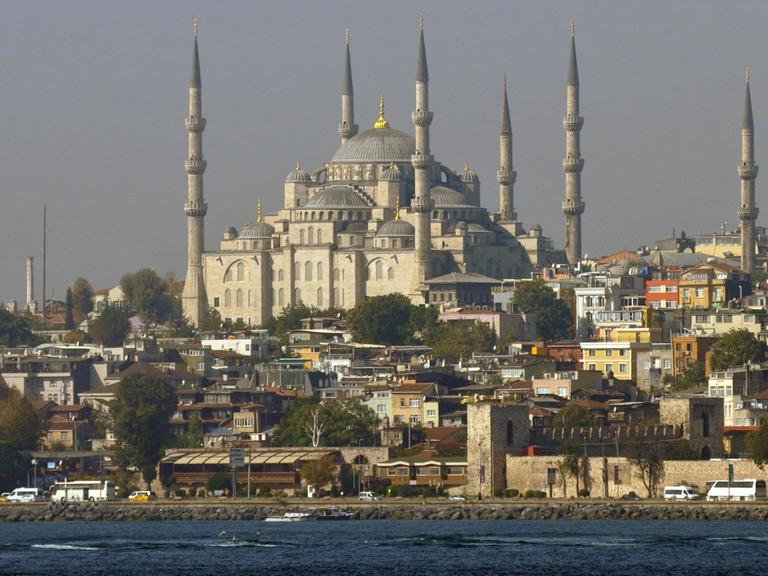 Die Sultan Ahmet-Moschee im europäischen Teil von Istanbul