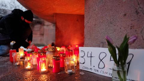 Gedenken an die Corona-Toten am Arnswalder Platz in Berlin Prenzlauer Berg