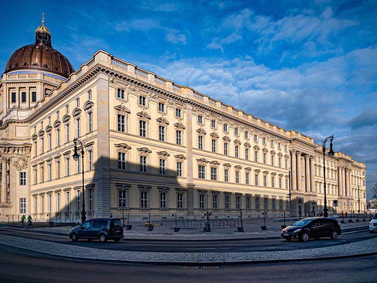 Außenansicht des Humboldt-Forums Berlin am Schloßplatz der Berliner Museumsinsel