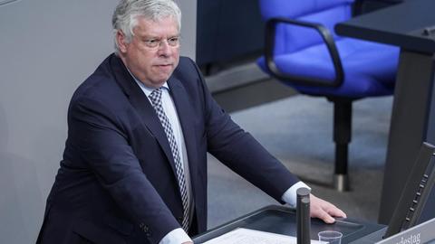 Aktuell, 19.05.2021, Berlin, Juergen Hardt im Portrait bei seiner Rede Aktuelle Stunde zu den Raketenangriffen auf Israel und der Eskalation der Gewalt bei der 229. Sitzung des Deutschen Bundestag in Berlin