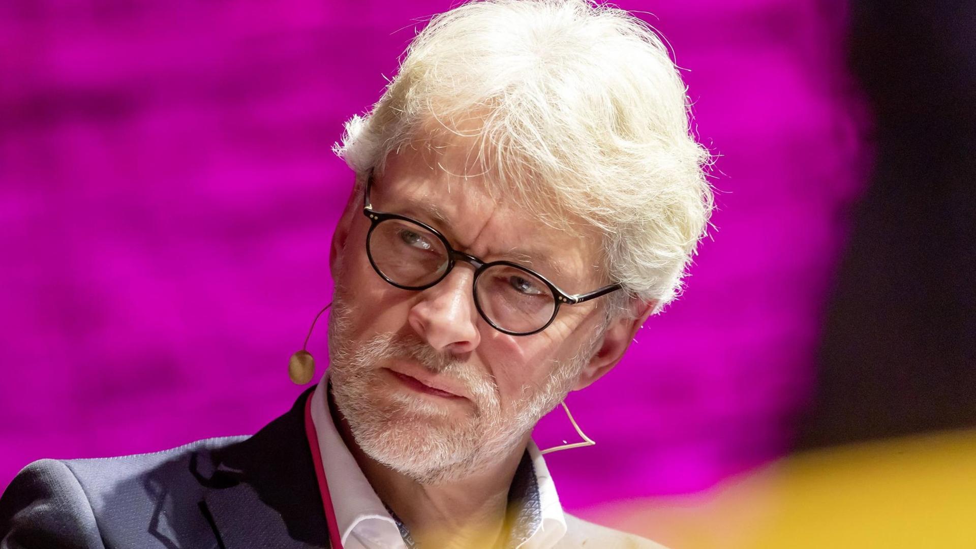 Hans Dieter Heimendahl, 2019 Programmchef des Deutschlandfunk Kultur, bei einer Veranstaltung.