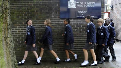 Das The West London Free School (WLFS) ist eine Sekundarschule für 11 bis 18-Jährige, die von einer Gruppe von Eltern und Lehrern in Hammersmith gegründet wurde. Die Schule wird von Schulleiter Thomas Packer geleitet. 9. September 2011 - London