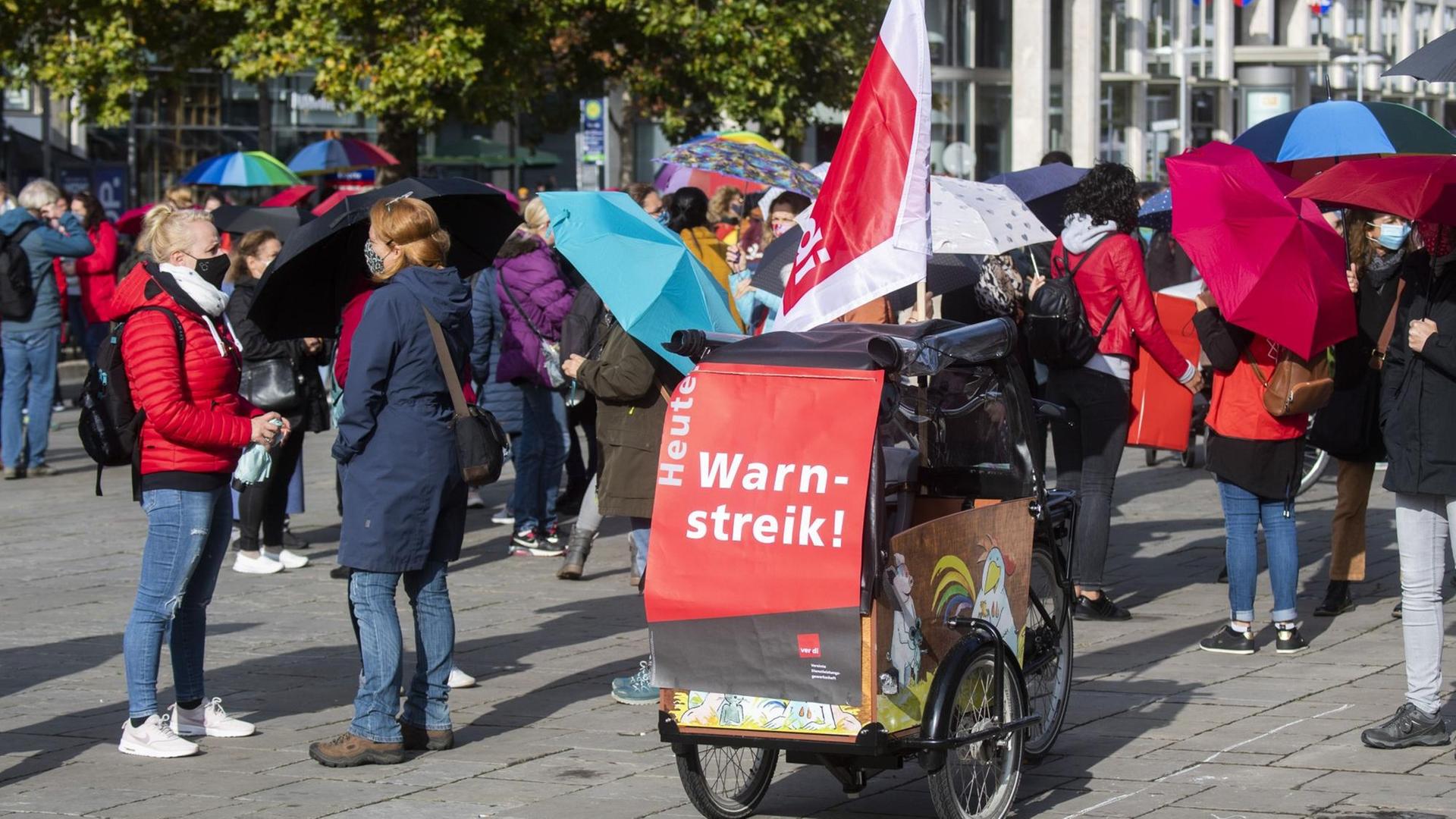 Beschäftigte im öffentlichen Dienst haben die Arbeit niedergelegt (Archivbild).