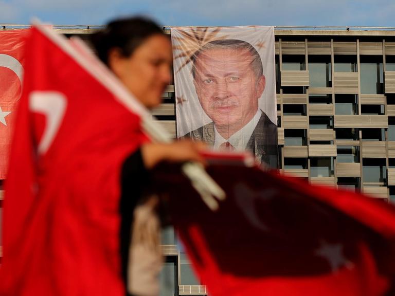 Erdogan verhängt Ausnahmezustand über die Türkei (22.07.2016)
