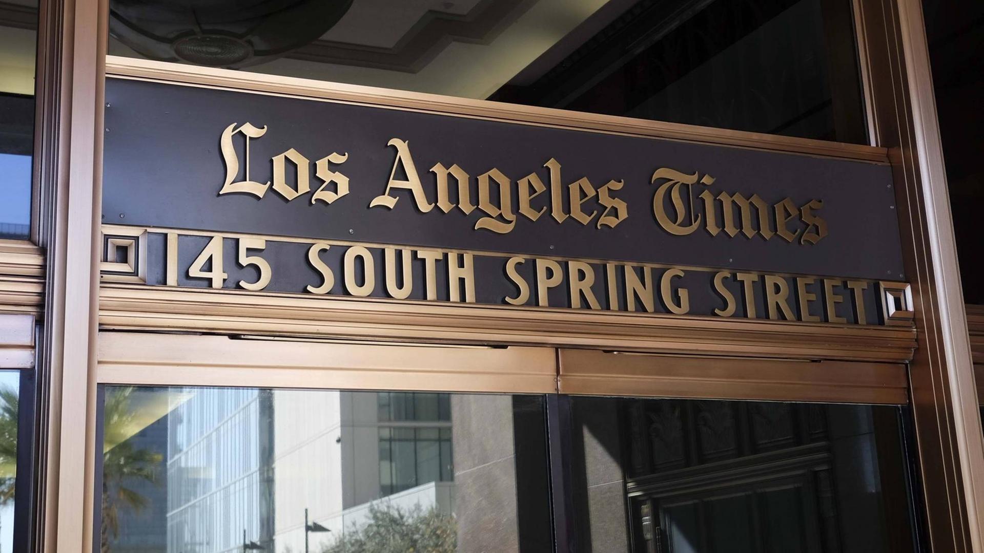 Die Eingangstür zur "Los Angeles Times", Los Angeles, Kalifornien.
