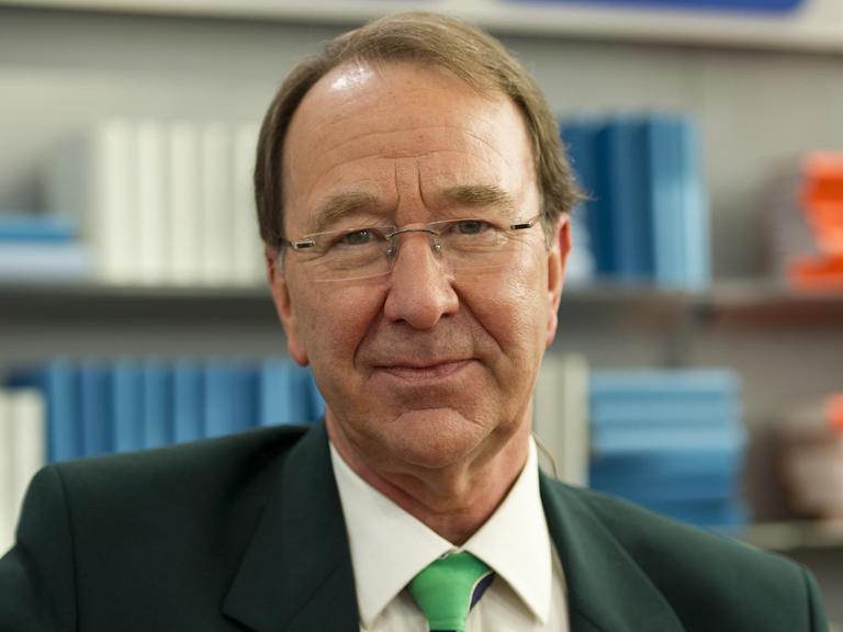 Der britische Schriftsteller Ian Kershaw, aufgenommen am Donnerstag (15.03.2012) auf der Leipziger Buchmesse.