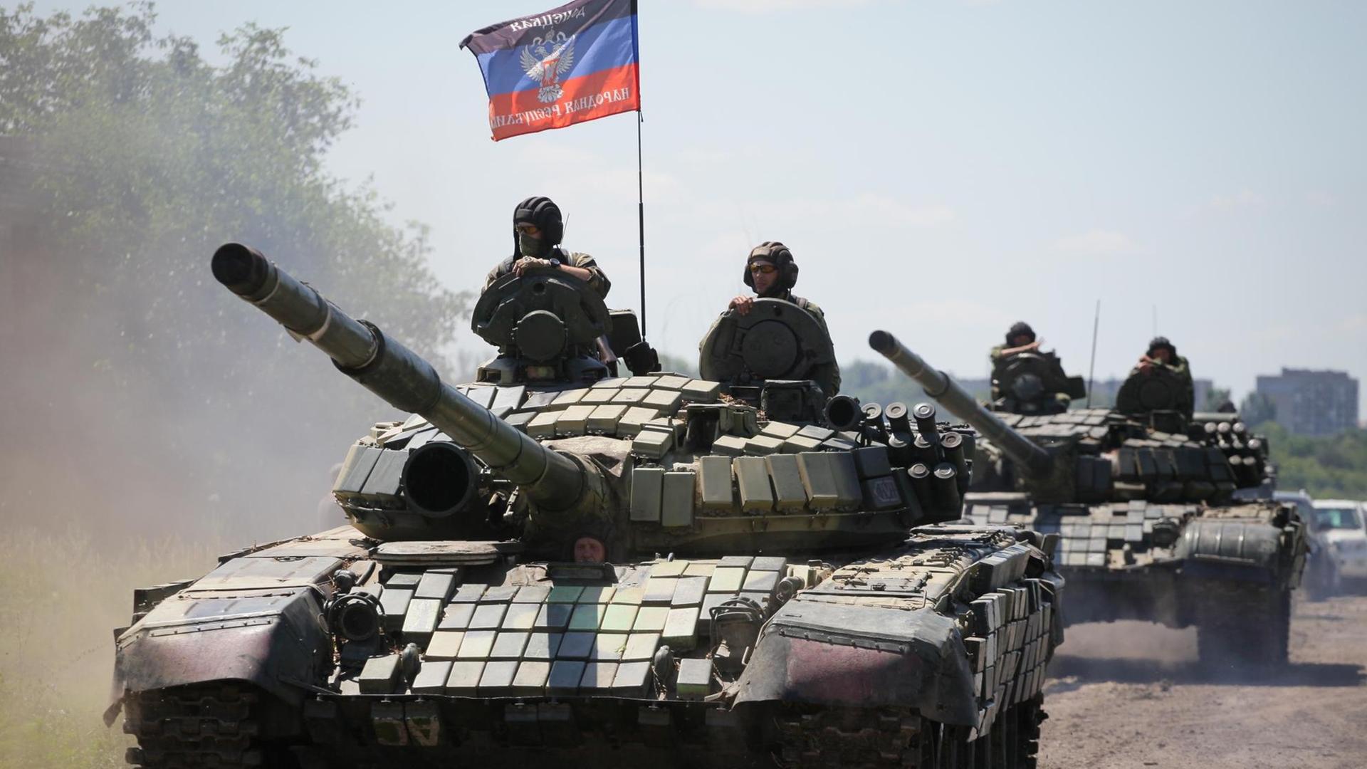 Ein Panzer der prorussischen Separatisten in der Region um Donezk