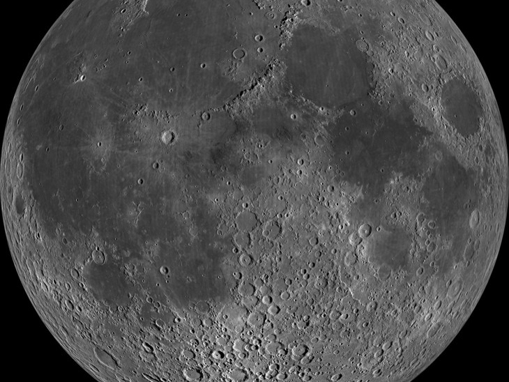 Die Vorderseite des Mondes enthält viele Mondmeere