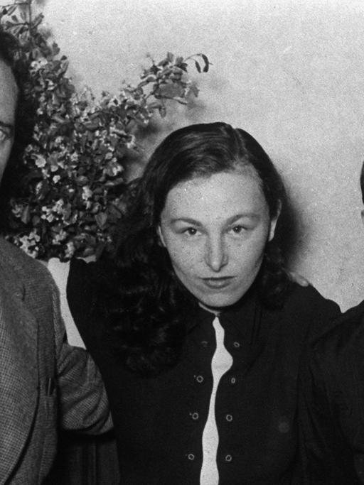 Heinrich Böll, Ilse Aichinger und Günther Eich 1952 während der Tagung der Gruppe 47 (v.lks).