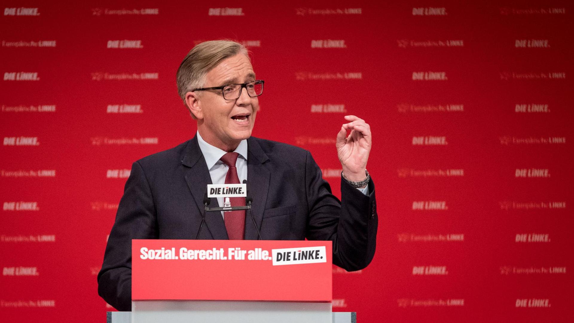 Der Spitzenkandidat der Linken für die Bundestagswahl 2017, Dietmar Bartsch, spricht während des Bundesparteitags der Linken in Hannover.