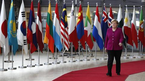 Belgien, Brüssel: Bundeskanzlerin Angela Merkel (CDU) trifft zum Asem-Treffen ein.