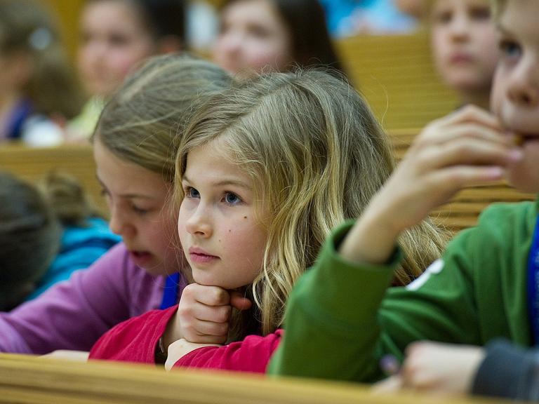 Philosophieren wie die Großen: Teilnehmer der "Kinderuni" an der Europa-Universität Viadrina in Frankfurt (Oder)