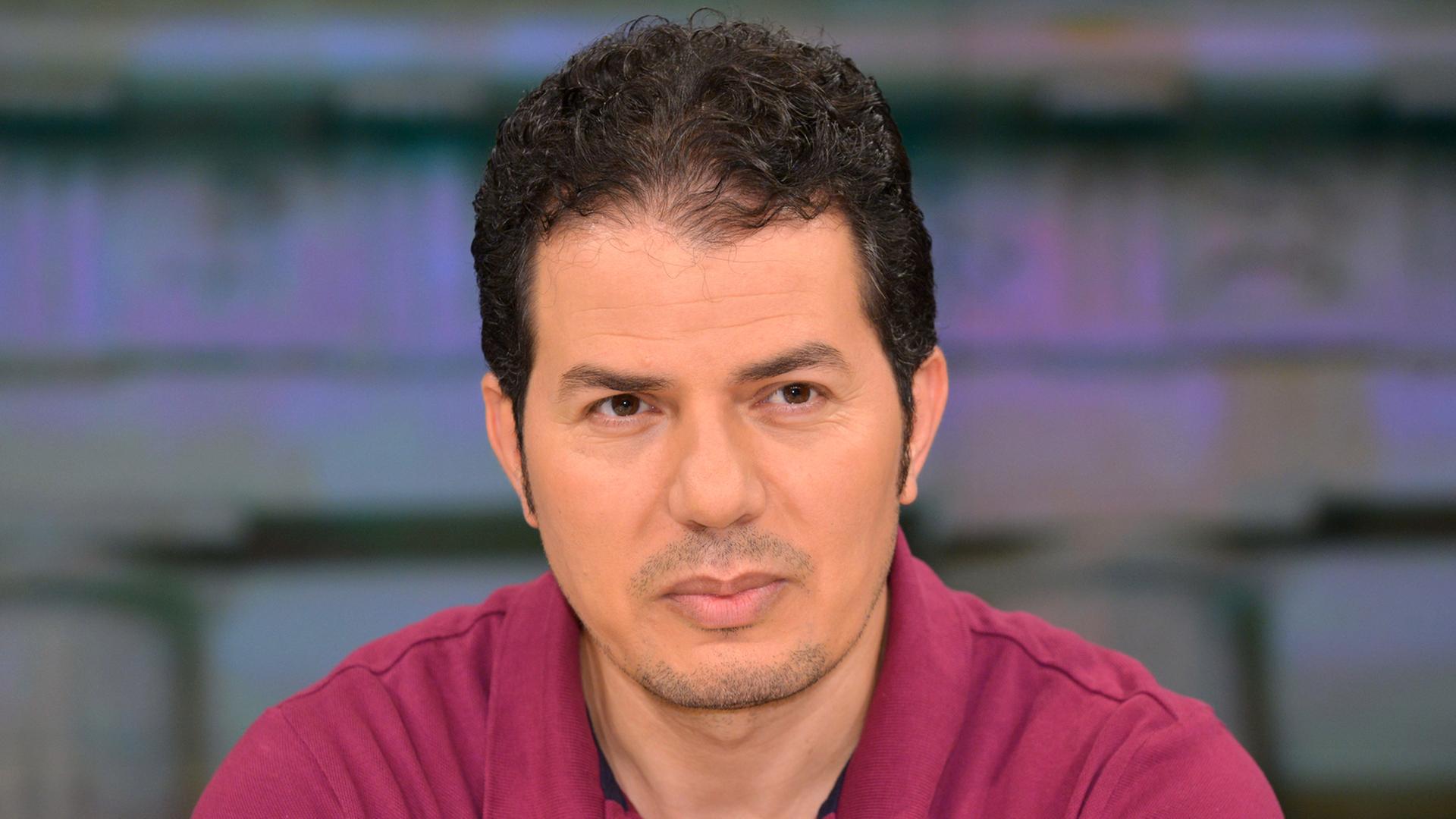 Hamed Abdel-Samad, deutsch-ägypischer Politologe und Autor, aufgenommen am 22.08.2013 während der ZDF-Talksendung "Maybrit Illner" zum Thema: "Ägypten zwischen Glaube und Gewalt - erwartet der Westen zu viel?" im ZDF-Hauptstadtstudio im Berliner Zollernhof Unter den Linden.