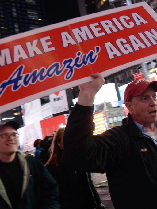 Trump-Anhänger in Siegeslaune auf dem Times Square in New York